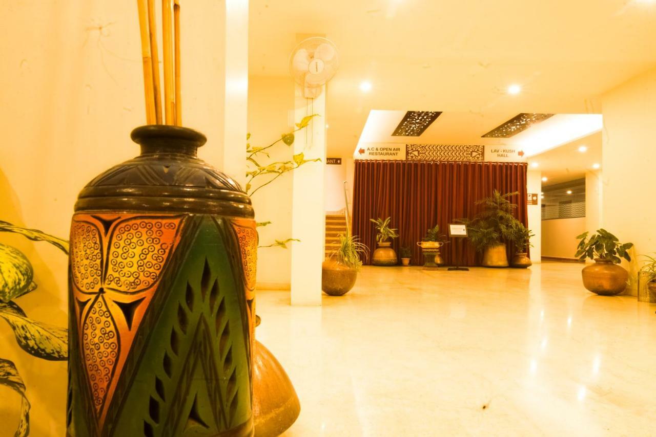 Hotel Ayodhya Колхапур Экстерьер фото