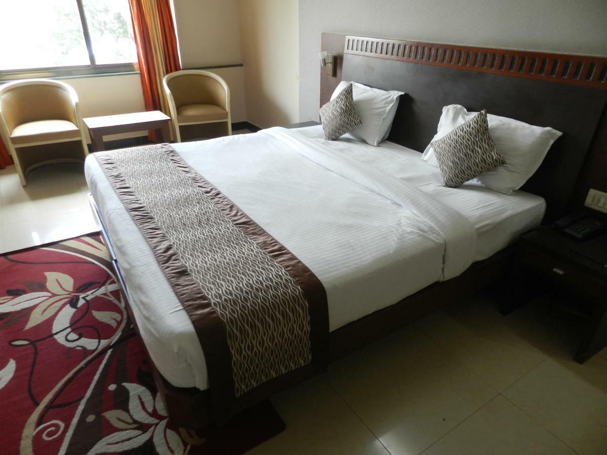 Hotel Ayodhya Колхапур Экстерьер фото